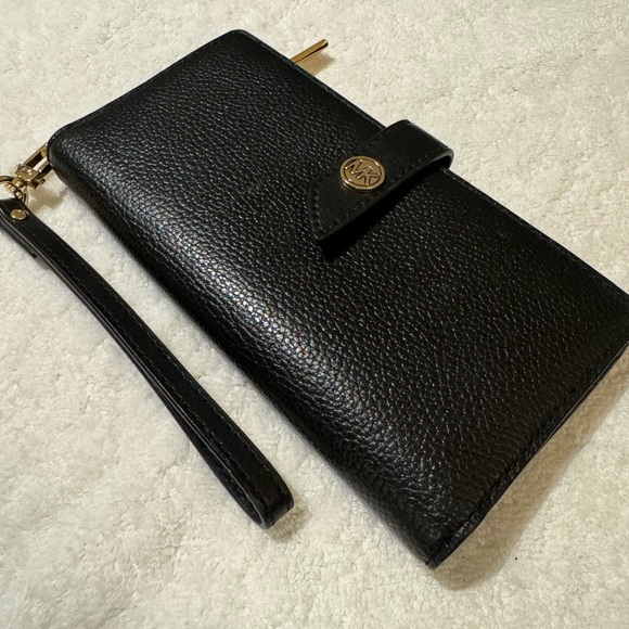 Michael Kors Large Black Wallet with Wristlet - Picture 1 of 4